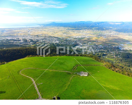 Aerial view of the autumn scenery of Shirotai Ranch in Nanae Town, Hokkaido Aerial view of the autumn scenery of Shirotai Ranch in Nanae Town, Hokkaido 118876305