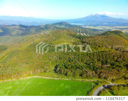 鳥瞰北海道七飯町城泰農場的秋景 鳥瞰北海道七飯町城泰農場的秋景 118876317