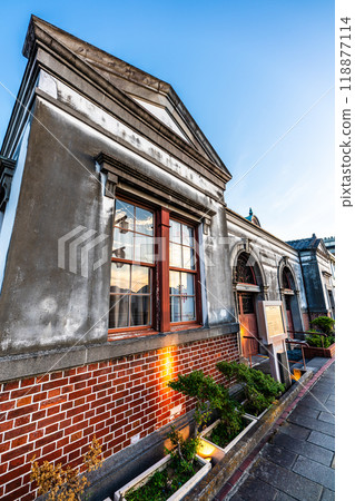 Evening view of the Nagasaki Tortoiseshell Crafts Museum [Nagasaki City] 118877114