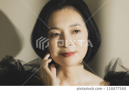 Beauty image of middle-aged women Beauty image of middle-aged women 118877580