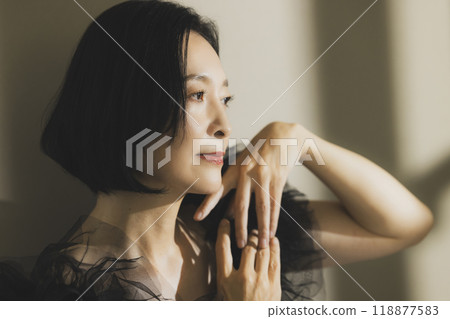 Beauty image of middle-aged women 118877583