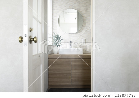 A clean wash basin 118877783