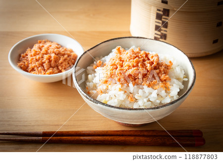 鮭魚片和米飯,鮭魚片 鮭魚片和米飯,鮭魚片 118877803