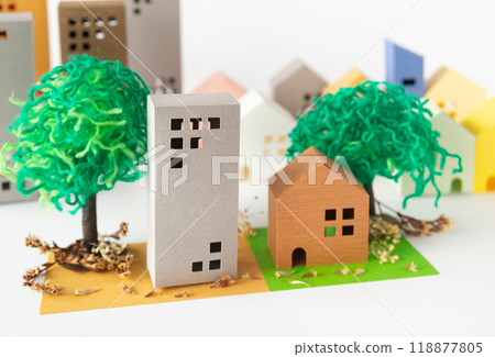 Annoying branches growing beyond the property, apartments, detached houses 118877805