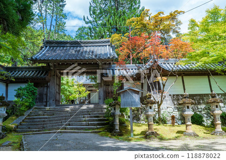 The main gate of Saimyoji Temple in Ukyo Ward, Kyoto City 118878022