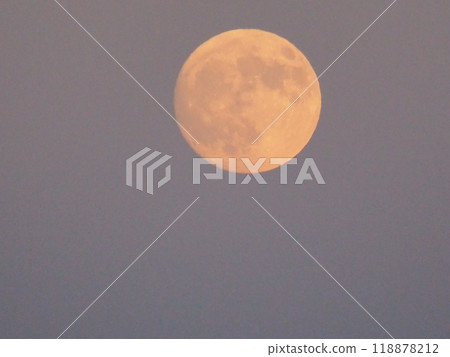 The full moon rises 118878212