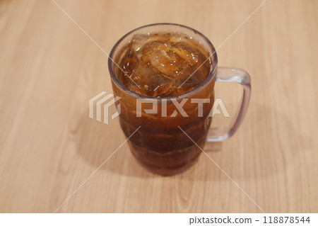 Ice tea in glass on wooden table 118878544