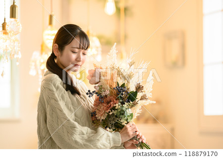 Female portrait 118879170