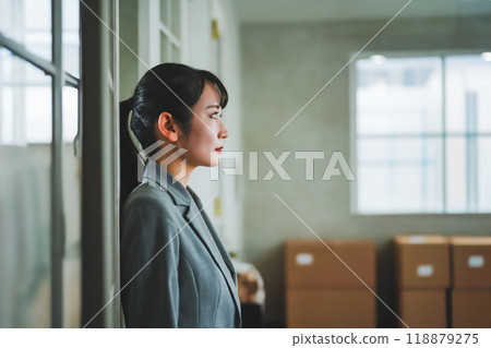 business woman portrait business woman portrait 118879275