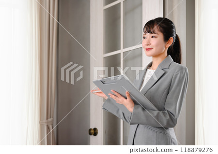 business woman portrait 118879276