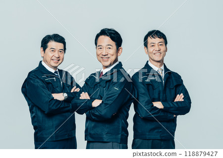 Middle engineer 118879427