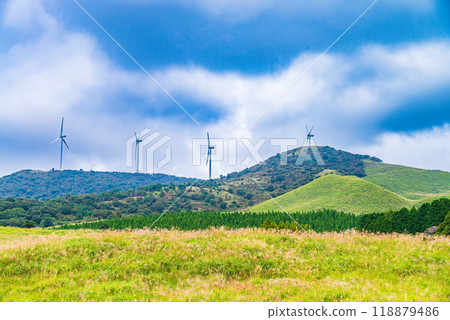 [Shizuoka Prefecture] Wind power generation windmills at Hosono Plateau in Izu Inatori 118879486