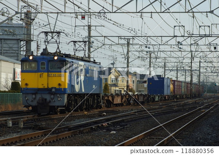 A freight train (3363 train) towed by EF65-1059 running on the Tokaido freight line_photographed on 2008/2/10 118880356