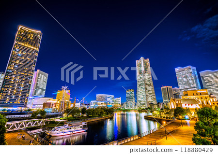 日本橫濱城市景觀，十月。橫濱地標塔和港未來的景色。櫻木町站左後方 = 1 號 118880429