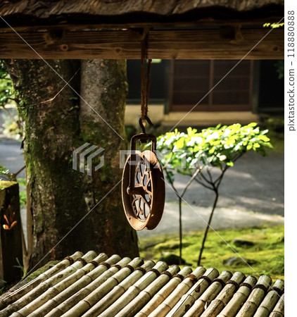 有頂井的鐵吊滑輪和竹井蓋 118880888