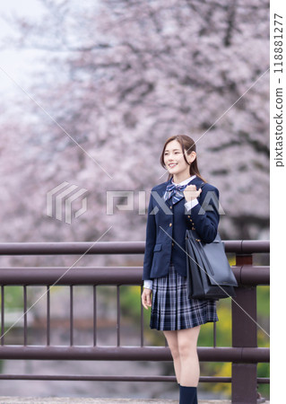 高中女生新學期通勤上學 118881277