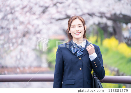 高中女生新學期通勤上學 118881279