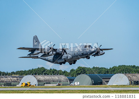 美軍C-130運輸機降落 118881831