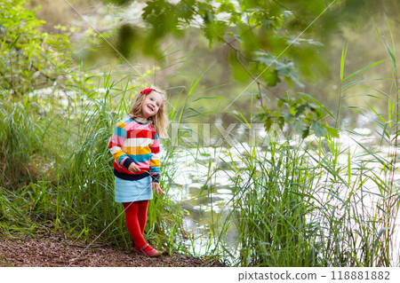 Kids play in autumn park 118881882