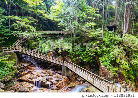 Ryujin Falls in Nakatsugawa City Japan Ryujin Falls in Nakatsugawa City Japan 118881951