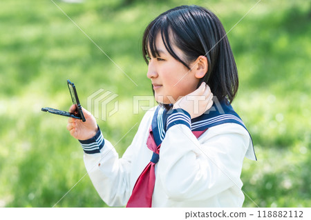 高中生應用新學的化妝 高中生應用新學的化妝 118882112