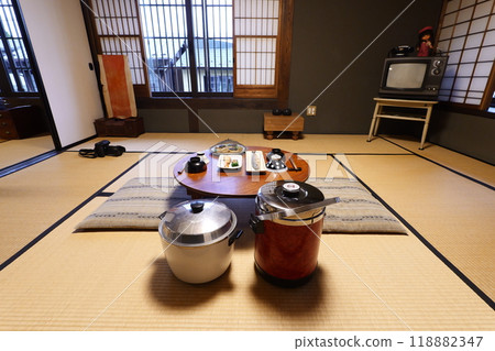 照片素材昭和建築攝影昭和餐桌日式房間電視電熱水壺秋刀魚日式房間標籤 118882347
