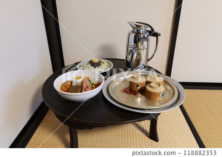 照片素材昭和建築攝影昭和餐桌日式房間電視電熱水壺秋刀魚日式房間標籤 118882353