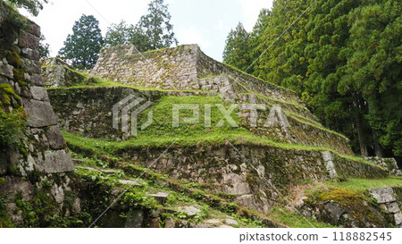 Iwamura Castle: A steep fortress with six steps 118882545