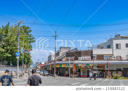 The blue sky of the street surrounding Toyokawa Inari Shrine (Aichi Prefecture) The blue sky of the street surrounding Toyokawa Inari Shrine (Aichi Prefecture) 118883122