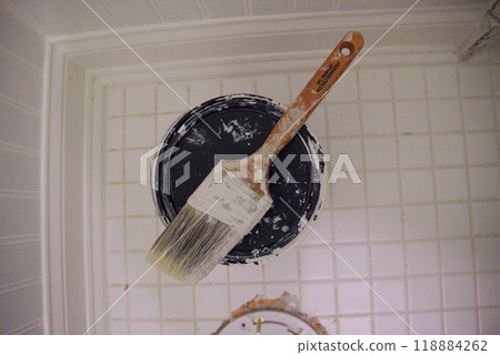 paint brush on paint can in bathroom 118884262
