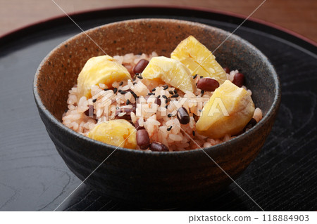 Chestnut and red bean rice 118884903