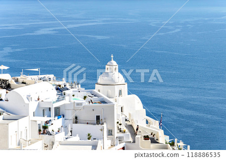 Fira, Santorini (Thira), views of the white houses with their cobbled streets. Village bathed by the South Aegean Sea, in the Cyclades, Greece Fira, Santorini (Thira), views of the white houses with their cobbled streets. Village bathed by the South Aegean Sea, in the Cyclades, Greece 118886535