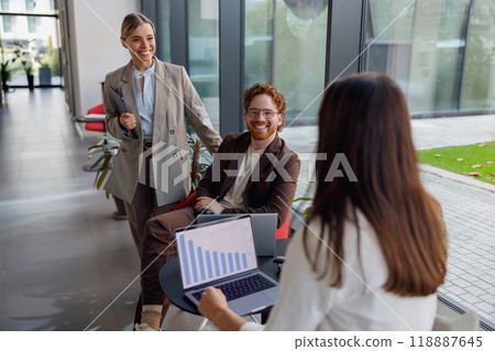 Effective Collaboration Among Business Teams in a Contemporary Office Environment Today 118887645