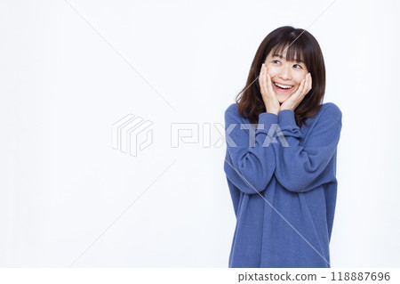 驚訝的女人帶著微笑 118887696