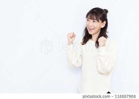 A woman doing a guts pose with a smile 118887908