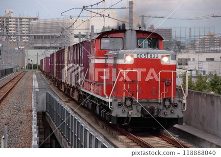 A freight train hauled by DD51-833 running on the newly opened Osaka Higashi Line. Photographed on September 9, 2009 118888040