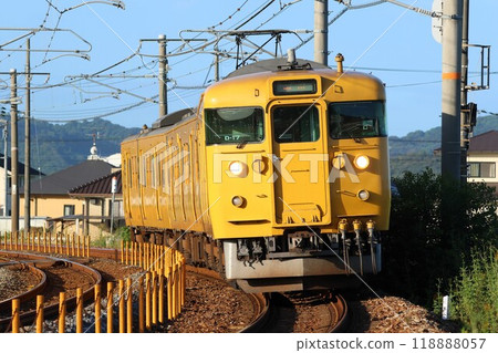 [JR West] 115 series 1000 series (Setouchi Ohashi Line: Kukuhara to Hayashima) 118888057