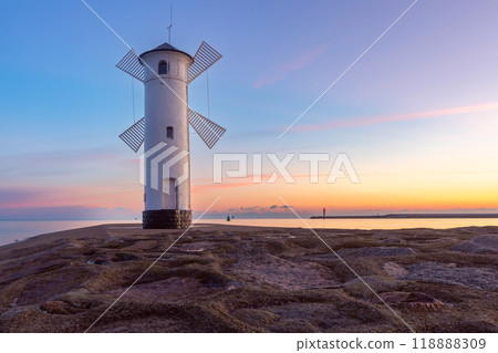 Stawa Mlyny lighthouse at sunrise, Swinoujscie, Poland 118888309