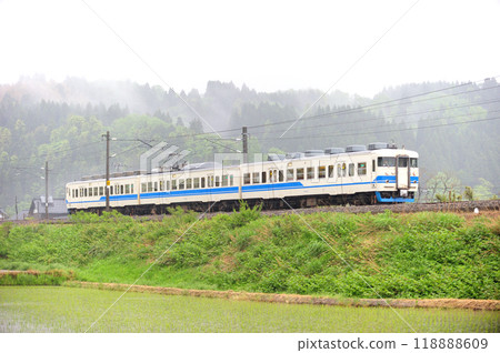 北陸幹線栗唐津 JR 西日本 413 系列 B02 編組（金澤） 118888609