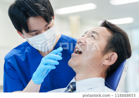 Dentist Dental hygienist Diagnosis Examination Dentist Dental hygienist Diagnosis Examination 118888655