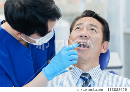 Dentist Dental hygienist Diagnosis Examination Dentist Dental hygienist Diagnosis Examination 118888656