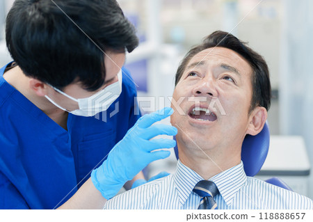 Dentist Dental hygienist Diagnosis Examination 118888657