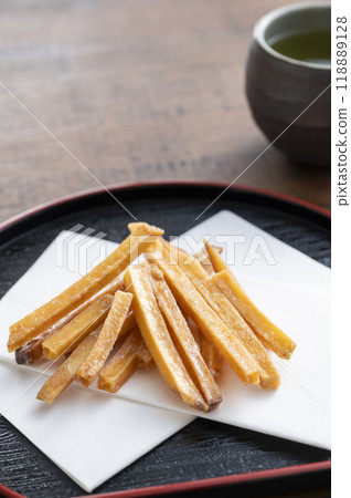 Sweet potato chips 118889128