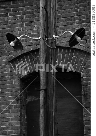 磚牆和復古路燈 磚牆和復古路燈 118889392