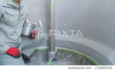 Image of exterior wall painting | A worker painting an exterior wall cured with a masker 118889458