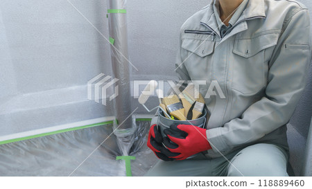 Image of exterior wall painting | A worker painting an exterior wall cured with a masker 118889460