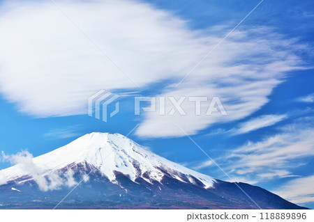 Winter blue sky and Mount Fuji Winter blue sky and Mount Fuji 118889896