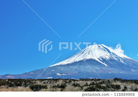 Blue sky and Mt. Fuji from Asagiri Plateau, Shizuoka Prefecture 118889908