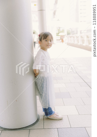 Kids in the city 118889951