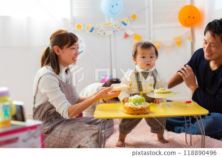 Family celebrating the birthday of a 1-year-old boy 118890496